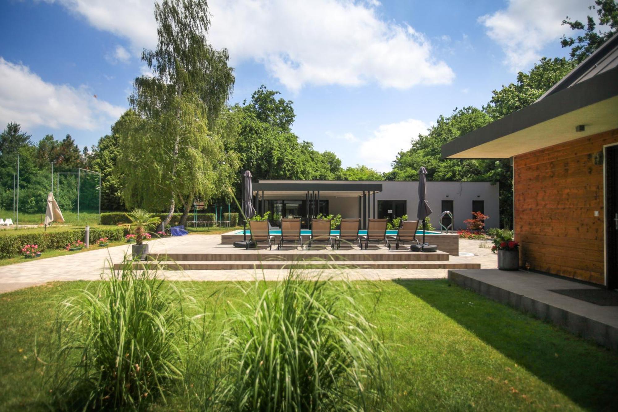Mohacsi Wellness Vendeghaz Es Lovasklub Hotel Buitenkant foto