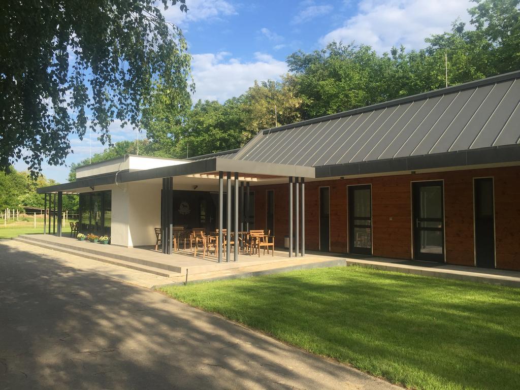 Mohacsi Wellness Vendeghaz Es Lovasklub Hotel Buitenkant foto