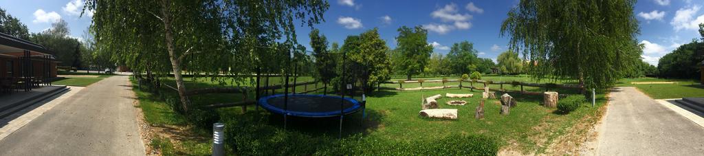 Mohacsi Wellness Vendeghaz Es Lovasklub Hotel Buitenkant foto